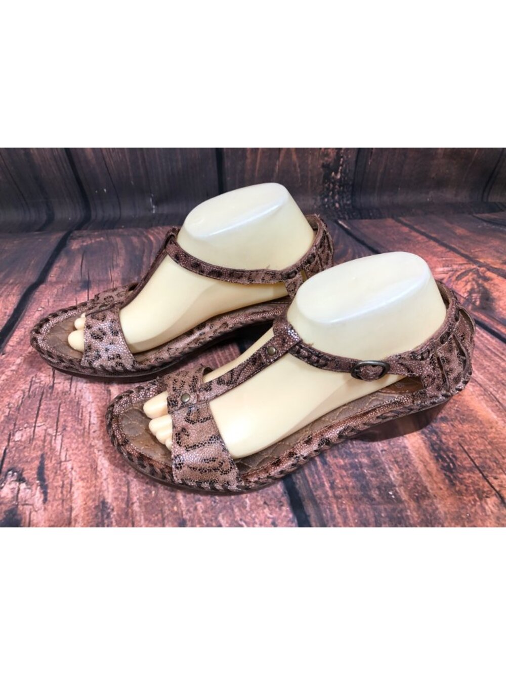 Ariat Womens 10 B Shalimar Leopard Leather T Strap Sandals